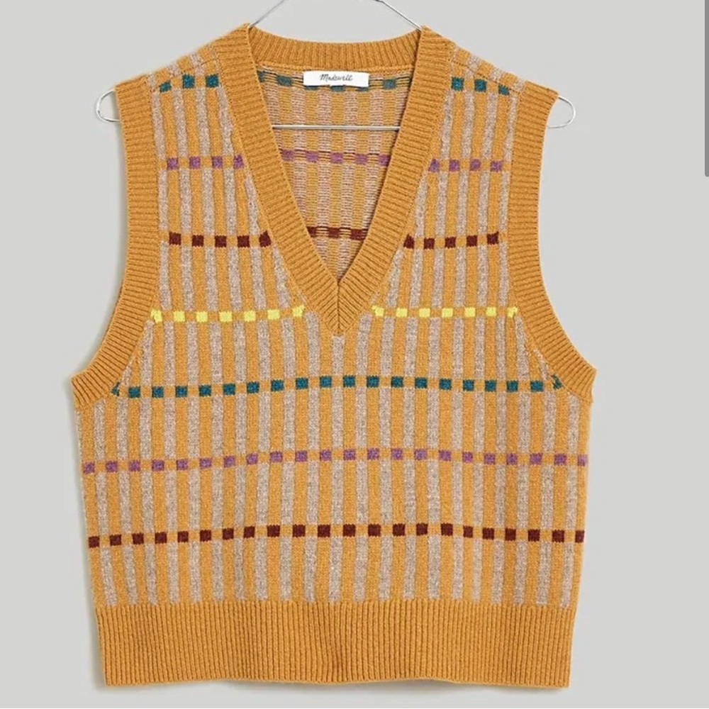 Madewell Jacquard V-neck sweater vest
Color- heather vintage gold
